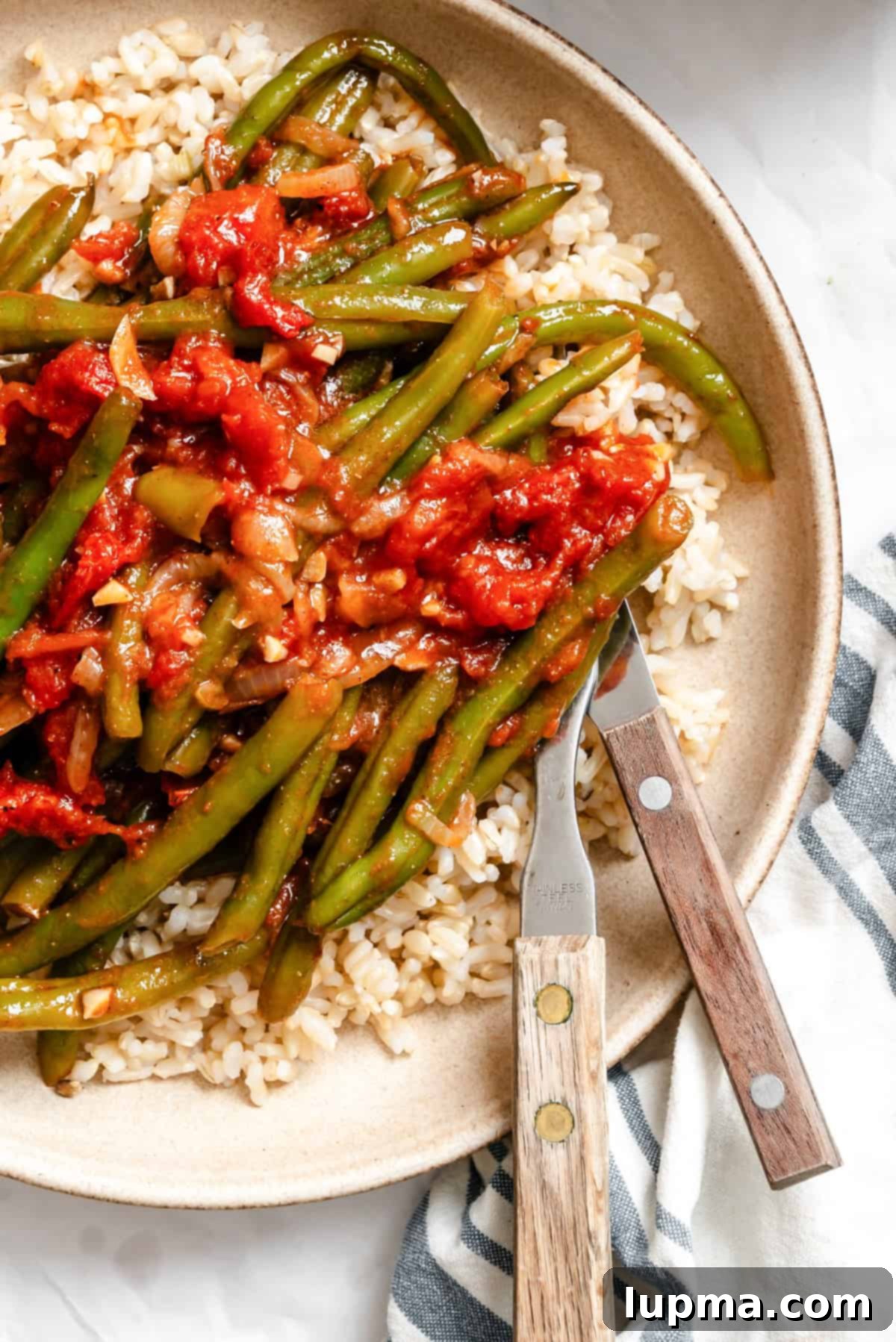 The Ultimate Guide to Lebanese Cuisine: 25 Must-Try Recipes 2 Lebanese Green Beans in a bowl