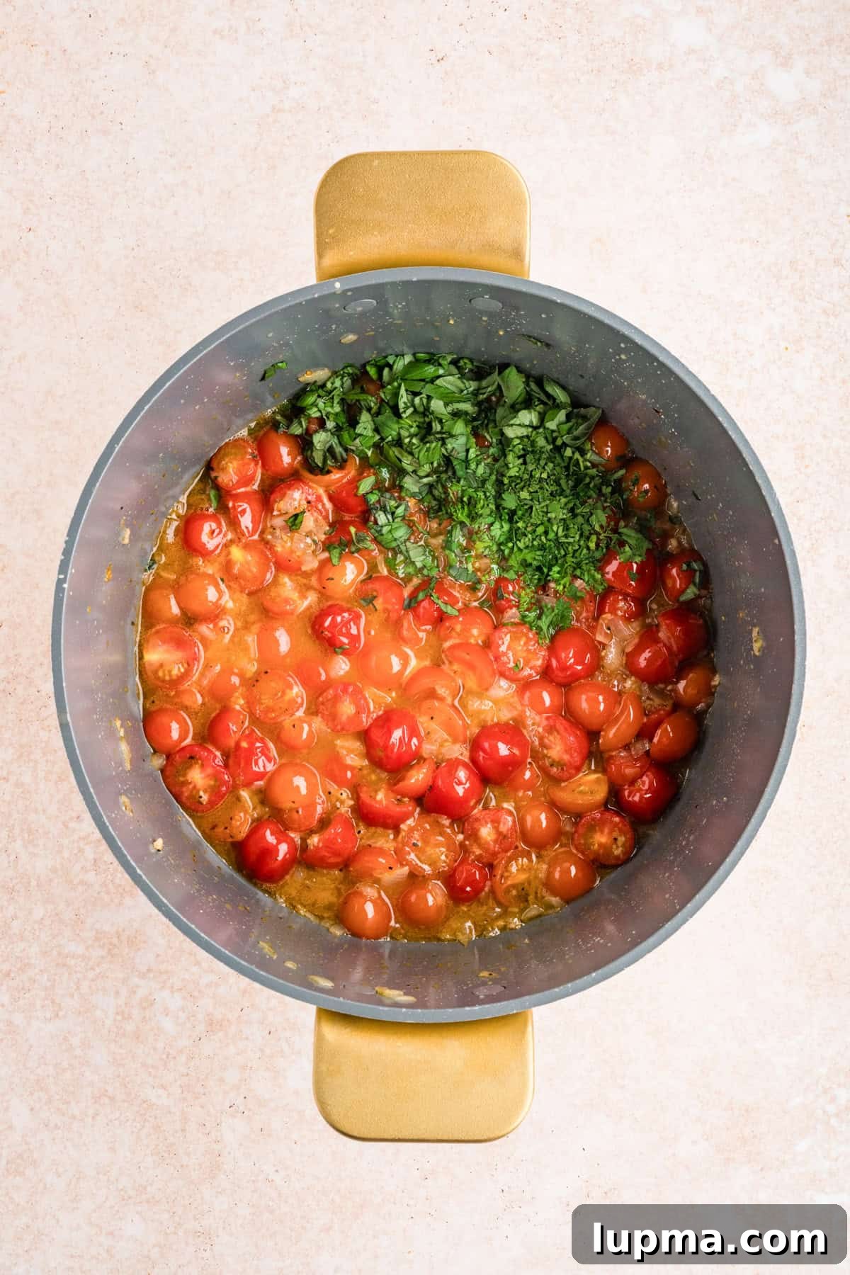Tomato, parsley and onion in a pot