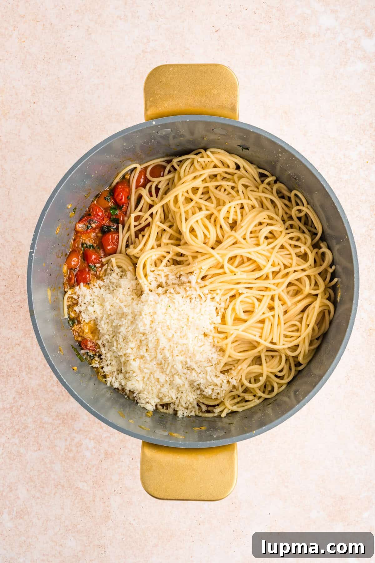 Pasta with tomato and Parmesan cheese 