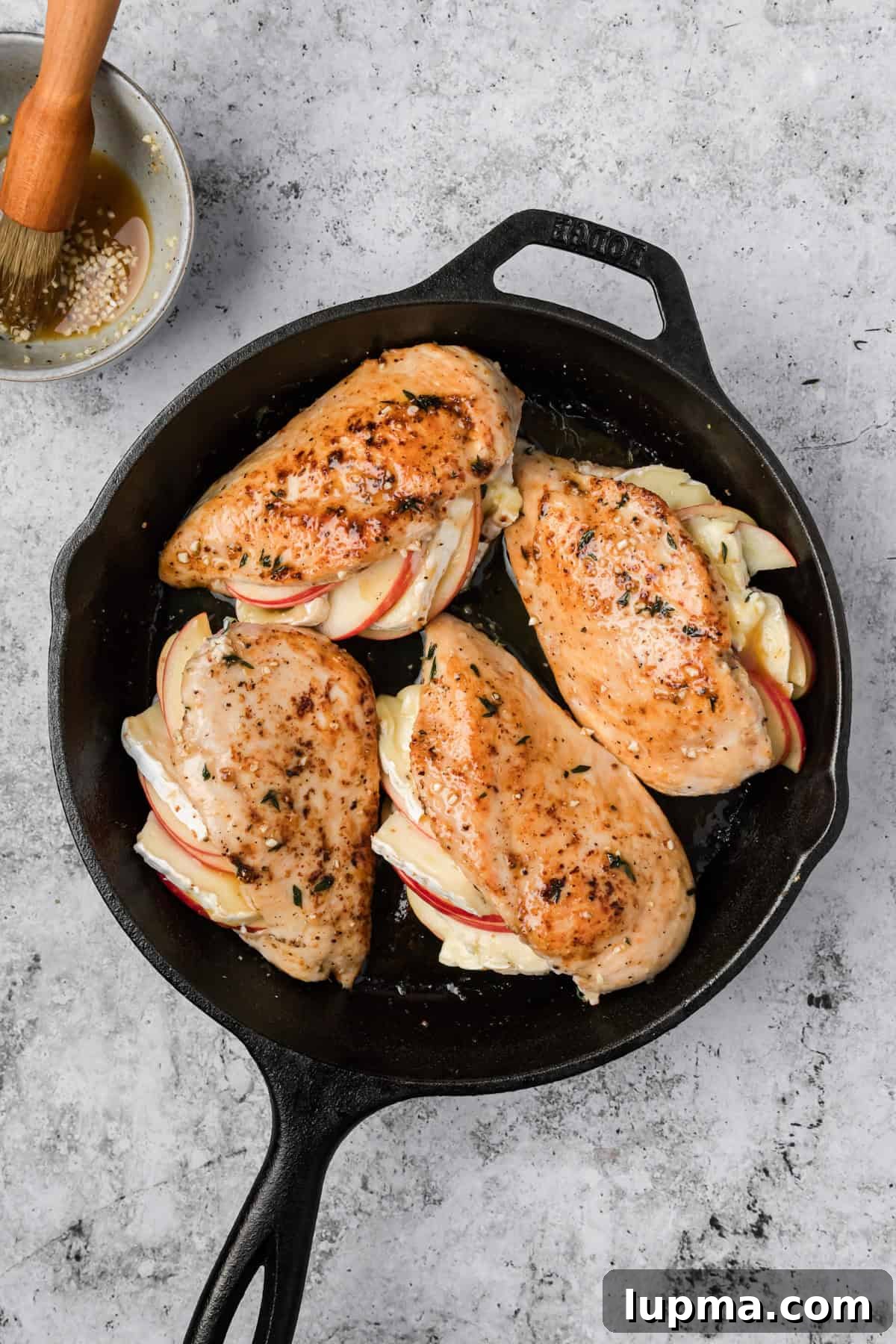 Stuffed Chicken with Apple and Brie 